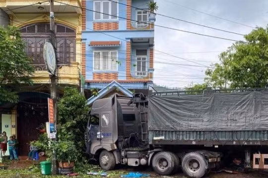 Quảng Ninh: Đầu kéo lao lên vỉa hè gây tai nạn, 3 người thương vong