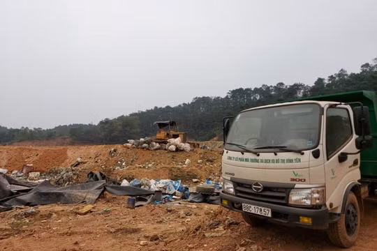 Vĩnh Phúc: Mặc cho người dân kêu cứu, chính quyền "cố thủ" không tiếp báo chí