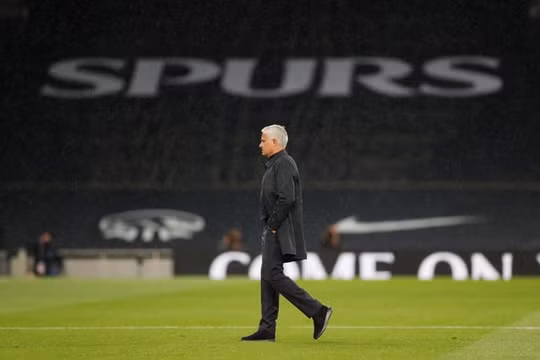 HLV Mourinho lên tiếng sau khi bị Tottenham chính thức loại bỏ