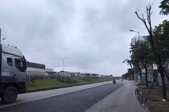 Hà Nội: Tai nạn liên hoàn trên cầu Thanh Trì, Vành đai 3 tê liệt