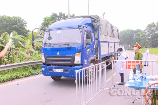 Hơn 100 chốt kiểm soát trên các tuyến đường vẫn duy trì hoạt động