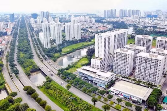 Dịch bệnh ngày một phức tạp, giá căn hộ tại Hà Nội và TP.HCM vẫn "leo thang"