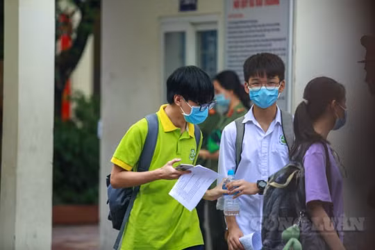 Thí sinh và chuyên gia nhận định trái chiều về đề thi Tiếng Anh