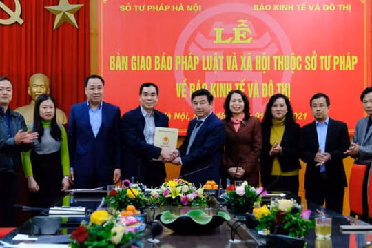 Bàn giao báo Pháp luật & Xã hội về báo Kinh tế & Đô thị