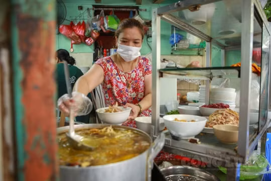 Hà Nội xem xét nới lỏng một số hoạt động dịch vụ