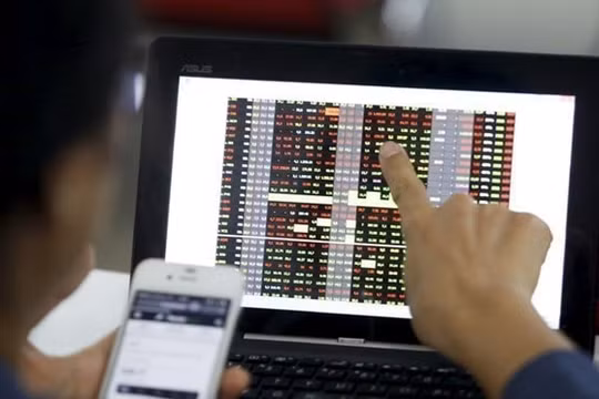 Cổ phiếu ngân hàng lao dốc, Vn-Index đảo chiều giảm gần 4 điểm
