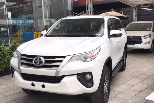 Một tháng "ác mộng" của các hãng ô tô - doanh số "xuống đáy" kể từ năm 2015