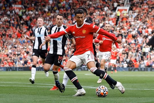 Cựu HLV Sir Alex Ferguson nói gì sau màn ra mắt hoàn hảo của Ronaldo?