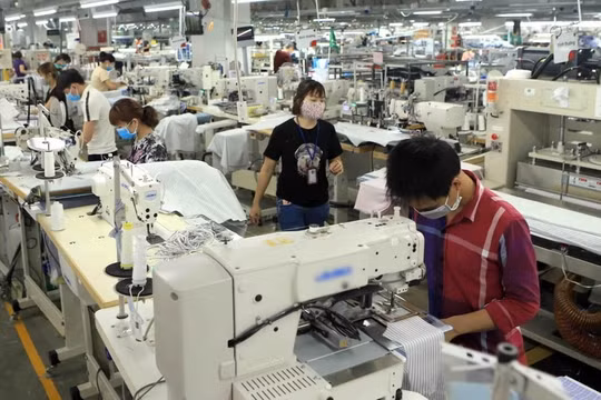Phải xác định sống chung với dịch bệnh, không thể mãi "tắt - bật - tắt - bật nền kinh tế”