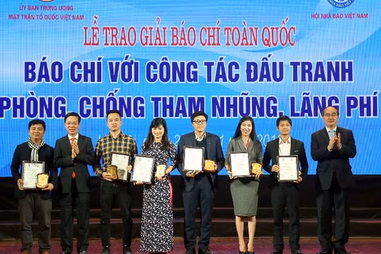 Gia hạn nhận tác phẩm dự Giải báo chí toàn quốc chống tham nhũng đến 31/8