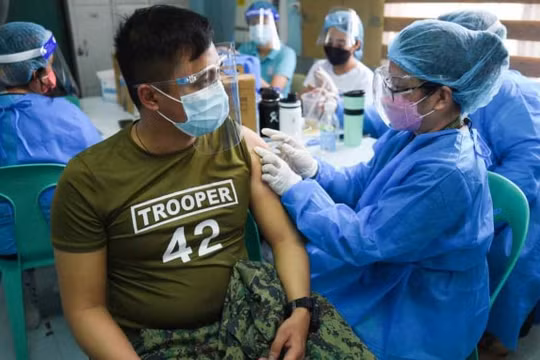 Philippines mua 40 triệu liều vắc xin COVID của Pfizer trong đơn hàng kỷ lục