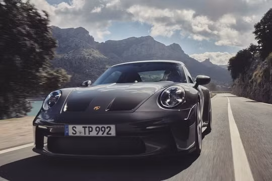 Porsche 911 GT3 Touring 2022 có giá khởi điểm lên đến 161.100 USD
