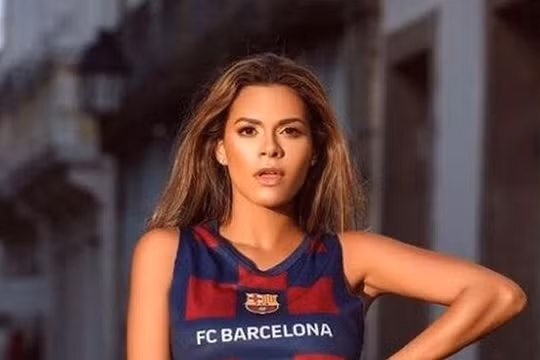 Siêu mẫu Playboy chi 600.000 USD cho khăn giấy đẫm nước mắt của Messi