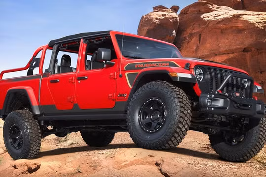 Bán tải Jeep Gladiator được trang bị bộ phụ kiện Half-Door