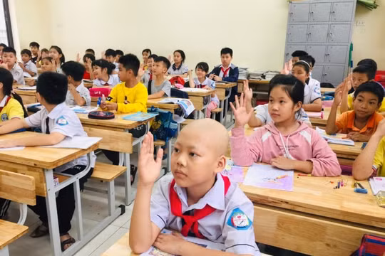 Chung tay giúp đỡ cậu học trò nghèo bị ung thư máu
