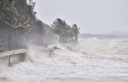 Tăng cường phát sóng, đưa tin kịp thời về dự báo, cảnh báo diễn biến của bão, mưa lũ