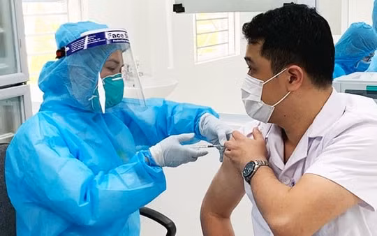 Chi ngân sách 12.100 tỷ đồng mua vaccine Covid-19