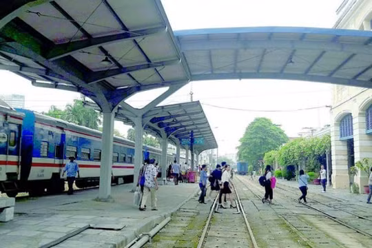 Tạm dừng khai thác tàu khách tuyến Hà Nội - Hải Phòng