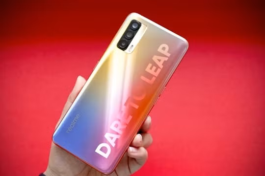 Realme ra mắt điện thoại V15 5G, giá bán từ 5,4 triệu đồng