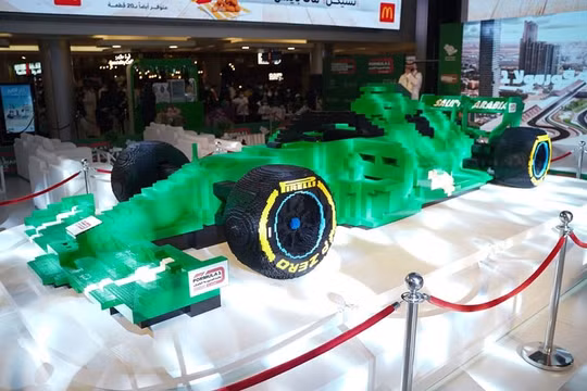 Chiêm ngưỡng mô hình siêu xe đua F1 bằng Lego lớn nhất thế giới