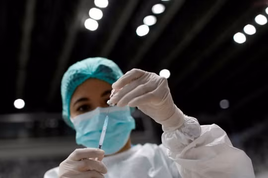 Nghiên cứu cho thấy 3 liều Sinovac của Trung Quốc không ngăn được Omicron