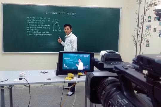 Dạy học trực tuyến: Vẫn còn tình trạng chín người, mười ý!