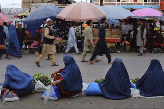 Thương nhân Trung Quốc ở Afghanistan rơi vào cảnh “tiến thoái lưỡng nan”