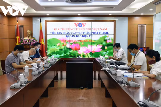 Nhiều tác phẩm nêu cao tinh thần quyết tâm phòng chống dịch trên khắp mọi miền đất nước