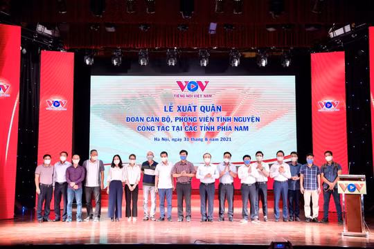 Hàng chục phóng viên, biên tập viên Đài Tiếng nói Việt Nam xung phong lên đường vào tâm dịch phía Nam công tác