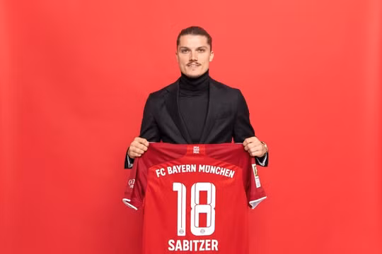 Ngày cuối kỳ chuyển nhượng mùa Hè 2021: Man Utd bán tiền vệ giá 28 triệu euro