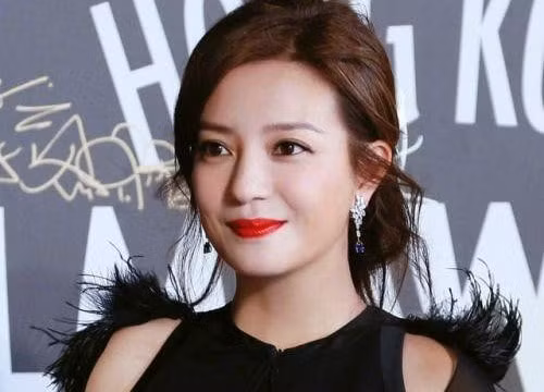 Triệu Vy lên tiếng giữa bão scandal