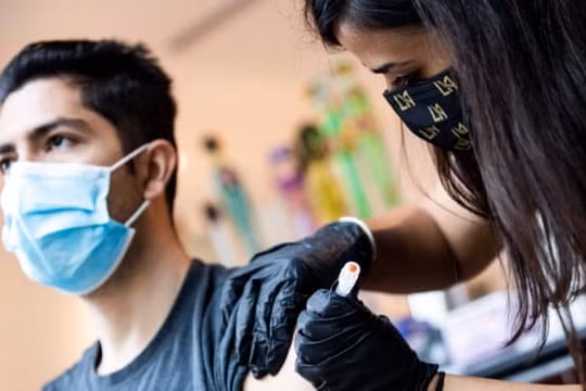 Mỹ: Tiêu hủy hơn 100.000 liều vaccine do người dân từ chối tiêm chủng