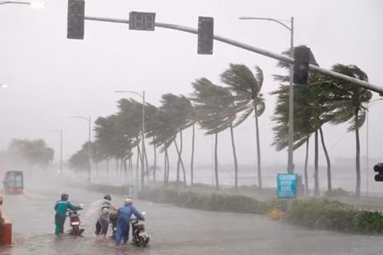 Bão số 3 di chuyển phức tạp, gây mưa giông diện rộng ở Bắc Bộ