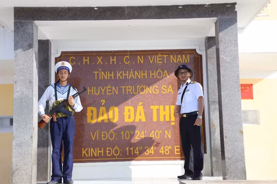 Bài 3: Tác nghiệp bầu cử ở Trường Sa là vinh dự và hạnh phúc lớn lao của người làm báo