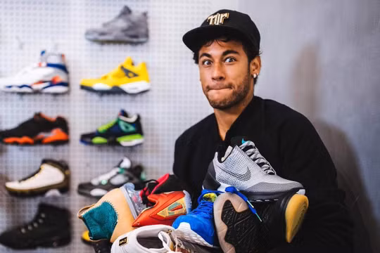Hãng Nike cắt hợp đồng với Neymar vì tấn công tình dục nhân viên