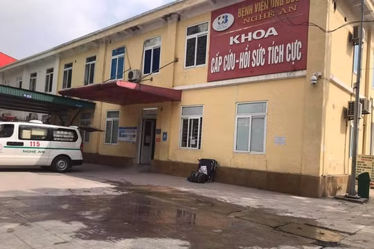 Nổ bình oxi trong xe cứu thương, khiến 1 người thương vong