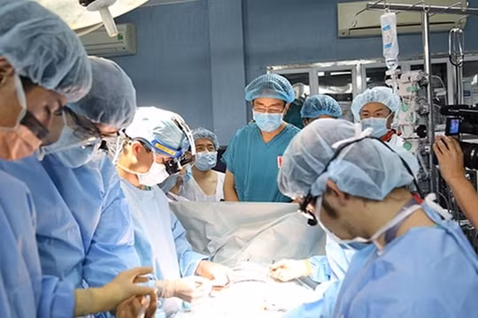 Mở ngành y “như nấm mọc sau mưa”: Xã hội nghi ngờ, các trường tư nói gì?