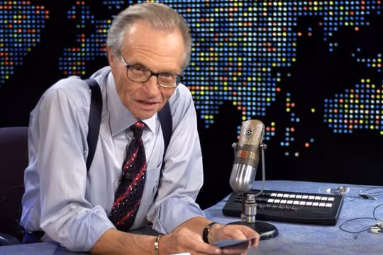 Người dẫn chương trình huyền thoại Larry King qua đời ở tuổi 87