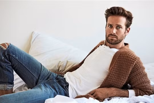 Bê bối tình dục khiến tài tử Armie Hammer mất loạt vai diễn