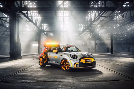 Khám phá mẫu xe điện MINI Electric Pacesetter