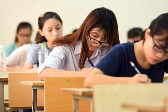 Đề thi tham khảo các môn khoa học tự nhiên: Phổ điểm sẽ rơi vào mức 6, 7 điểm