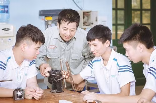 Chứng chỉ tin học, ngoại ngữ không còn 'làm khó' nhà giáo trường nghề