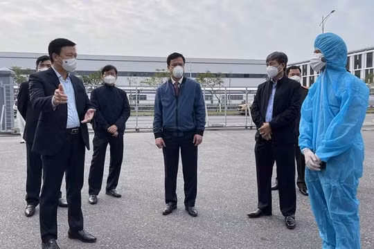 Huyện ủy Cẩm Giàng phê bình 6 cán bộ lãnh đạo lơ là trong phòng, chống dịch COVID-19