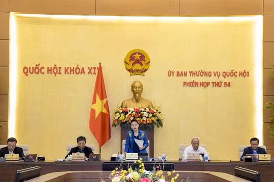 Chủ tịch Quốc hội: Công tác nhân sự cần được xem xét kỹ lưỡng, thận trọng