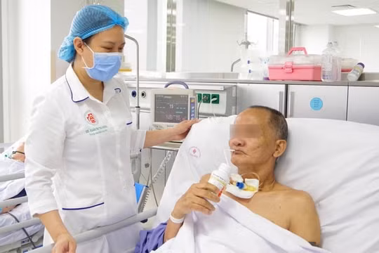 Cứu người đàn ông bị hôn mê sâu trên giường khi đang ngủ