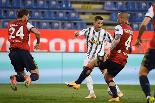 Siêu sao Ronaldo tạo cột mốc mới tại Serie A