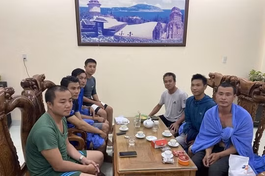 Bình Thuận: Cứu 7 thuyền viên tàu Bạch Đằng bị chìm ở biển Mũi Né