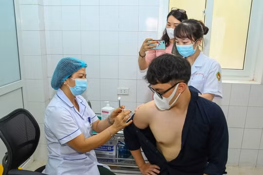 Tuyển tình nguyện viên thử nghiệm lâm sàng vắc xin ARCT-154 chống biến thể Delta