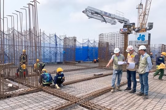 Hết giãn cách, ngành xây dựng vẫn phải đối mặt với hàng loạt “nút thắt”