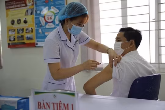 Hoàn thành tiêm vaccine COVID-19 đợt 3 trước ngày 15/8